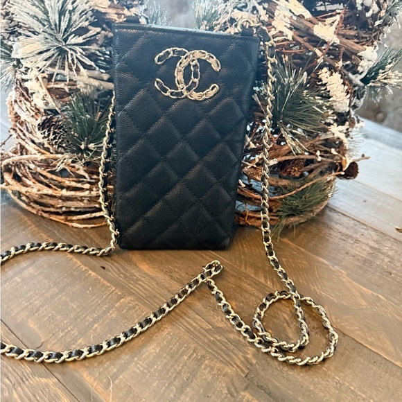 CHANEL caviar quilted black phone holder with chain ￼ - Picture 1 of 7